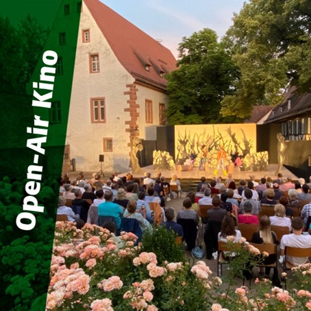 Der Museumshof in Buchen hat ein ganz besonderes Ambiente, das jeder Veranstaltung einen eigenen Reiz verleiht. In wenigen Wochen verwandelt sich das Areal in ein Freiluftkino: Am 21. und 22. September lädt das Buchener Open Air Kino dazu ein, hier erstmalig auch wunderbare Kinoabende unter freiem Himmel zu erleben.